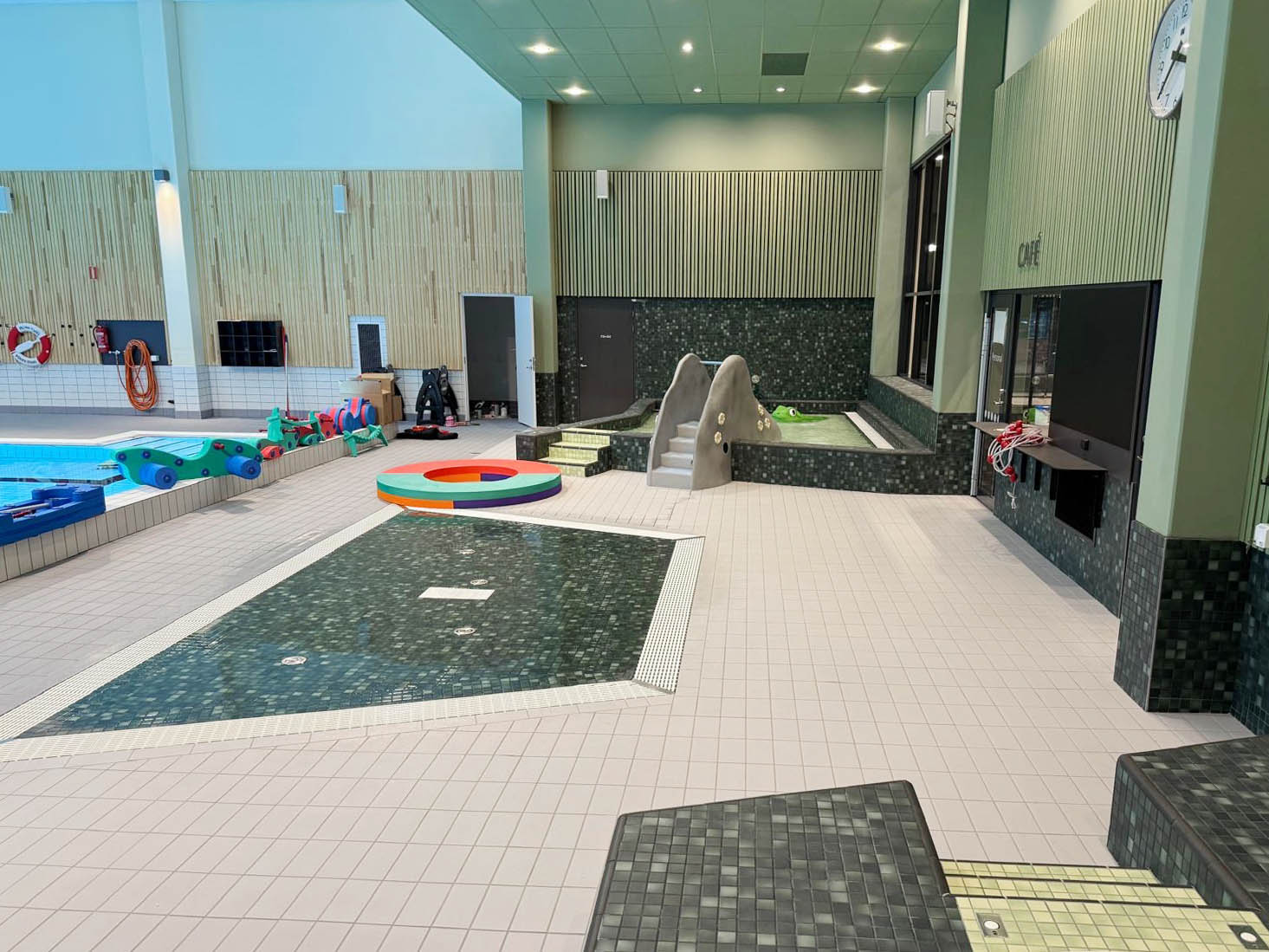 Plattsättning Plattsättare Badhus Simhall Pool Bassäng Spa Specialist